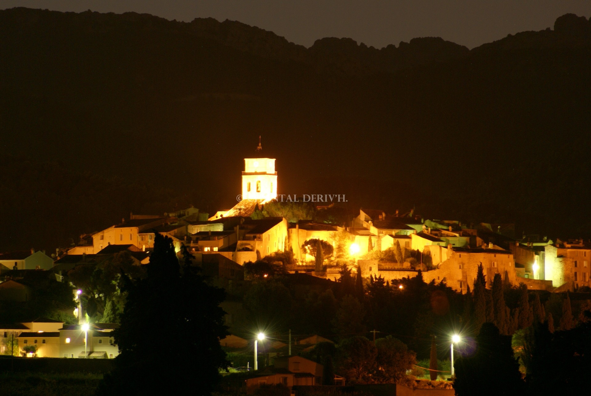 Village de Sablet dans le Vaucluse - FRANCE